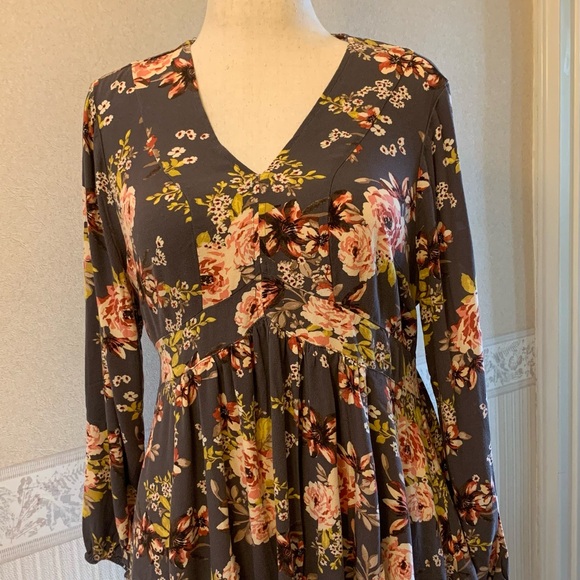 torrid Tops - Torrid Grayish/ Brown, Floral V-Neck Babydoll Blouse. Size 0. Long Sleeve